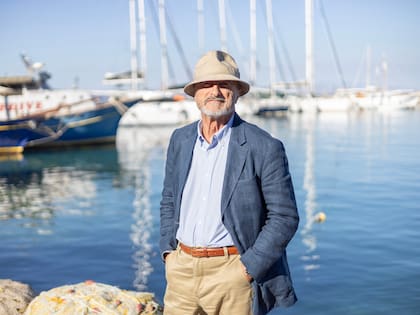 La nueva novela de Pérez-Reverte está ambientada en 1937 y en su centro se ubica un triángulo amoroso