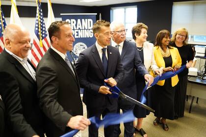 La nueva oficina del DMV fue inaugurada este lunes