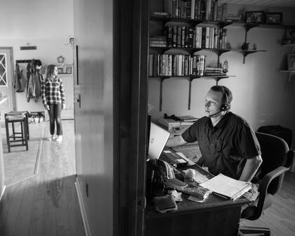 La nueva orden ejecutiva impactará a casi 207.000 empleados estatales, de los cuales unos 95.000 cuentan con acuerdos de teletrabajo que ahora deberán modificar