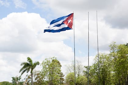 La nueva orden se suma a la restricción parcial para ciudadanos cubanos que quieran ingresar a EE.UU.