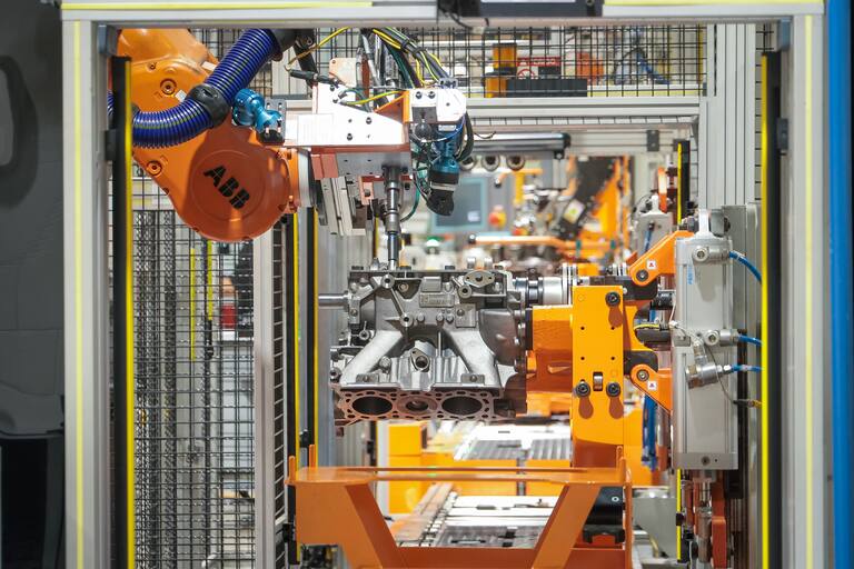 Ford inaugura moderna planta de motores en Pacheco
