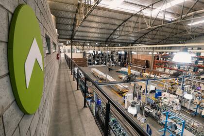 La nueva planta de reciclado está en cercanías de su planta de foliado, su centro de distribución de 3000 m2 y planta productiva de 7000 m2 en Pablo Podestá, provincia de Buenos Aires.