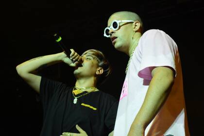 La nueva religión de la música latina se mueve en manada y, como el rap y el hip hop, apoya a sus colegas, a los que llama su familia
