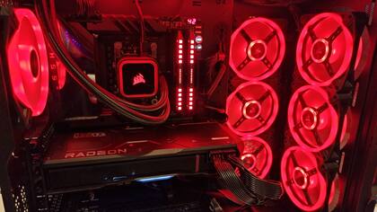 La nueva RX 7900XTX de AMD consume 350 watts; la RX 7900XT usa 300 watts