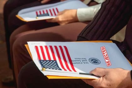 El DHS habilita rechazar solicitudes de migrantes por firmas inválidas