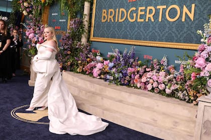 La nueva temporada de Bridgerton está centrada en el romance de Penelope Featherington (Coughlan) y Colin Bridgerton (Luke Newton), más conocidos por los fanáticos de la serie como Polin
