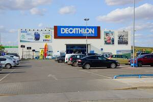 La nueva tienda de Decathlon en Al Río ocupará 3000 m2, combinando espacio del patio de comidas y depósito de Carrefour