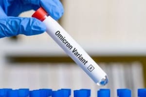 Expertos aseguran que “la variante ómicron puede ser la luz al final del túnel” de la pandemia