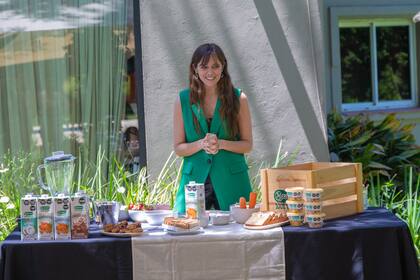 La nutricionista Martina Daireaux dictó una clase de cocina de recetas fáciles y rápidas con los untables y los bebibles de la línea 100% vegetal.