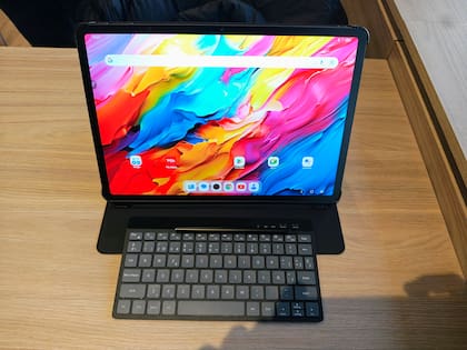 La Nxtpaper 14 se vende con un lápiz para dibujar en pantalla y un teclado para usar la tableta como computadora portátil