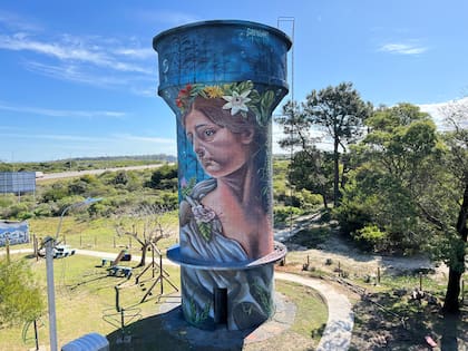 La obra "Artemisa" en el tanque de agua de Villa Argentina