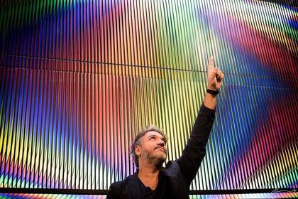 La obra cinética y su creador, el venezolano-argentino Rafael Parra Toro.