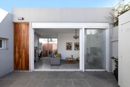 La obra comenzó en marzo de 2020 y, pandemia de por medio, Paula se mudó en diciembre, con las refacciones todavía en marcha. Tras la reforma, a vivienda tiene 58m2 cubiertos y 39m2 descubiertos.