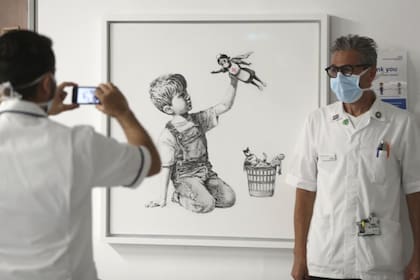 La obra de Banksy en el hospital Southampton