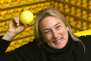 La artista argentina que transforma libros antiguos en esculturas poéticas