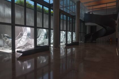 La obra de Erlich se inspiró en la escalera helicoidal que conduce a la terraza de la Fundación Santander