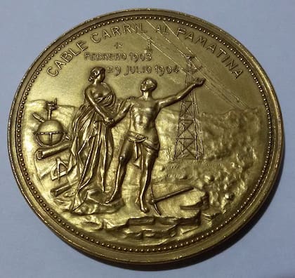 La obra de La Mejicana se hizo en tiempo récord (de febrero de 1903 a julio de 1904) y mereció una medalla conmemorativa.