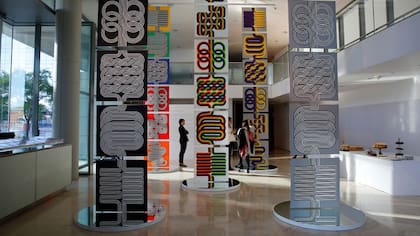 La obra de Le Parc en Colección Fortabat, cuando Hermès realizó la presentación mundial de su colección de pañuelos