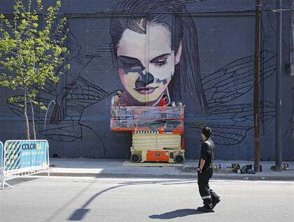 La obra de Martín Ron, en Ministro Brin al 600, es una de las más imponentes de Color BA