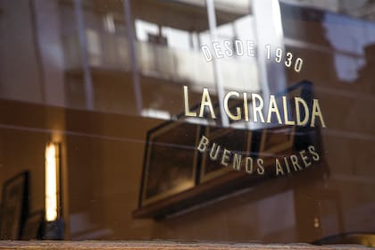 La obra de restauración estuvo a cargo del estudio Pereiro Cerrotti & Asociados, quienes también intervinieron la confitería La Ideal, el Club Español, el Petit Colón y el Museo del Jamón, entre otros lugares históricos