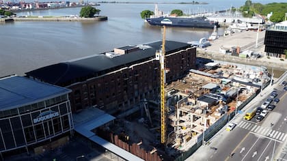 La obra en Puerto Madero, en marcha. Se trata de uno de los proyectos de infraestructura y real estate más importantes que la zona vio nacer en los últimos años.
