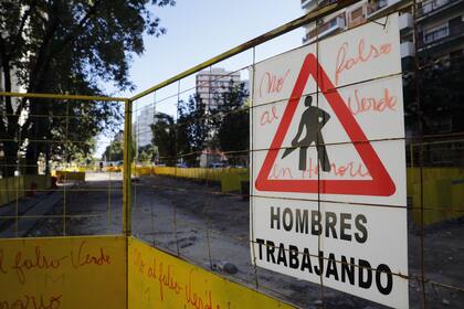 La obra está paralizada desde febrero sobre la avenida Honorio Pueyrredón