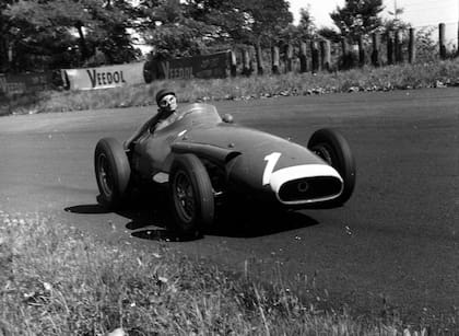 La obra maestra. Con esta Maserati 250F, el balcarceño consumó su trabajo supremo al ganar el GP de Alemania de 1957 en Nürburgring, y obtuvo así su quinta corona mundial