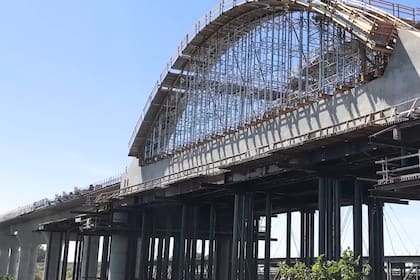 La obra ya avanzó hacia la etapa de instalación de vías y electrificación del corredor ferroviario