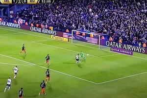 La ocasión clarísima que perdió Pratto ante Armani para aumentar la ventaja de Vélez