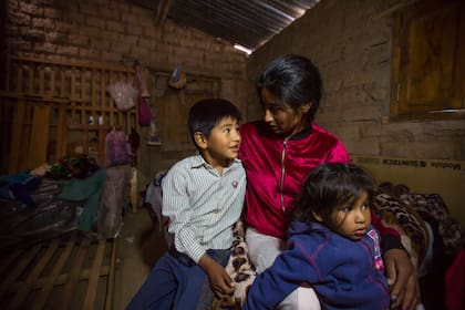 Ulises junto a su madre y su hermana 