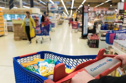 La oferta para adquirir Carrefour Argentina es del orden de los mil millones de dólares