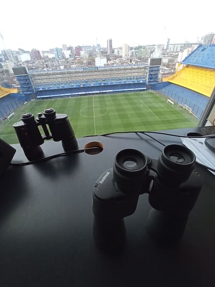 La oficina de Camila, en “el cielo de La Bombonera”, como ella describe.