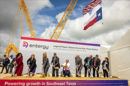 La oficina del gobernador de Texas señaló que las dos centrales aportarán 1200 MW de energía, lo que beneficiará a cientos de miles de hogares
