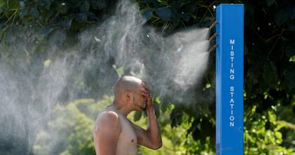 La ola de calor en Vancouver obligó a las autoridades a instalar fuentes y puntos estratégicos para que la gente pueda refrescarse