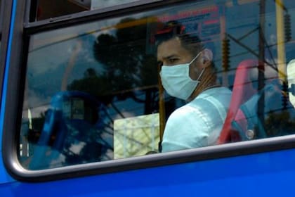 La OMS advierte que es posible que el virus no desaparezca y que tengamos que adaptarnos a convivir con él