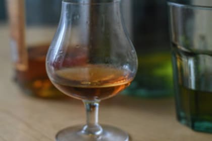 La OMS alentó a los gobiernos a que limiten el consumo de alcohol de sus poblaciones durante el período de cuarentena