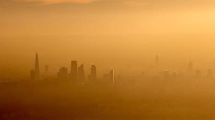 La OMS sostienen que el 99% de la población mundial respira aire contaminado y a esto atribuye unas 7 millones de muertes al año.