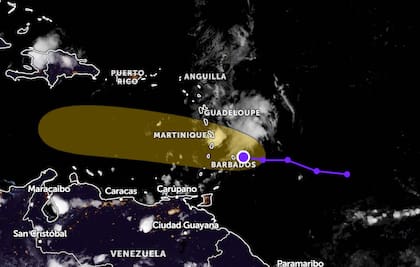La onda tropical se encuentra al este de las Islas de Barlovento