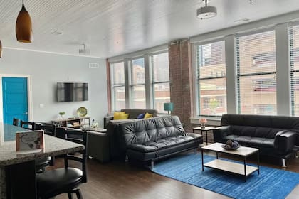 La opción más cara es un loft a pasos del estadio donde debutará la selección argentina, que puede reservarse por US$7000