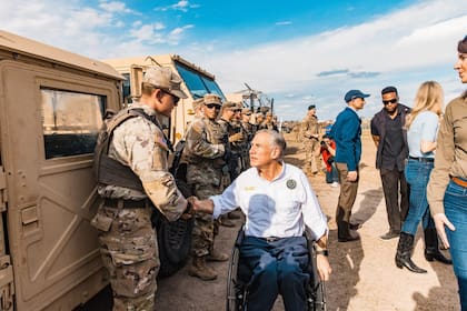 La orden ejecutiva incluye el incremento de patrullajes de la Unidad Táctica Marina y la División de Operaciones Aéreas