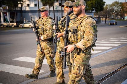 La orden suspendida por el 7º Circuito anulaba temporalmente las restricciones que impedían a los agentes federales emplear sin justificación clara dispositivos represivos como gas lacrimógeno, balas de pimienta y proyectiles de goma