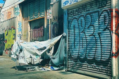 La ordenanza de la ciudad de Fremont, California, prohibía acampar y guardar pertenencias personales en terrenos públicos y privados sin el consentimiento del propietario de la propiedad