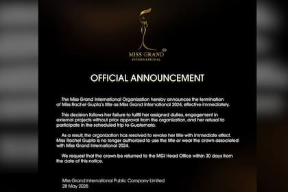 La organización advirtió que Gupta debe devolver su corona antes de que se cumpla un mes del aviso