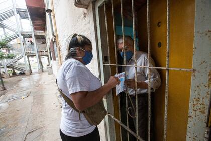 La organización Barrios de Pie asesora sobre la vacunación en el Barrio Ejército de los Andes de Ciudadela