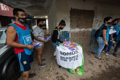 La organización Barrios de Pie asesora sobre la vacunación en el Barrio Ejército de los Andes de Ciudadela