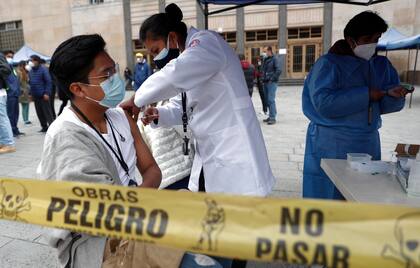 La Organización de Estados Americanos y la Organización Panamericana de la Salud denunciaron el miércoles la crítica situación que atraviesan los países de Latinoamérica por la desigualdad en el acceso a las vacunas contra el COVID-19