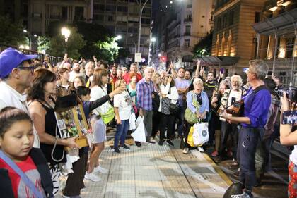 La medida de protesta se inició luego de un acto en Tribunales convocado por la agrupación Les Jóvenes