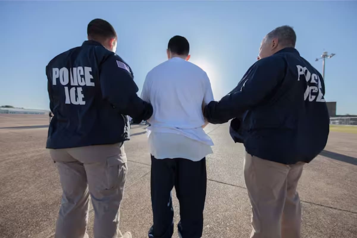 Cómo identificar una redada de ICE con las frases exactas que usan los agentes, según Immigrant Defense Project