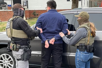 La organización indica que los migrantes nunca deben resistirse al arresto de ICE durante una parada de auto en Nueva York