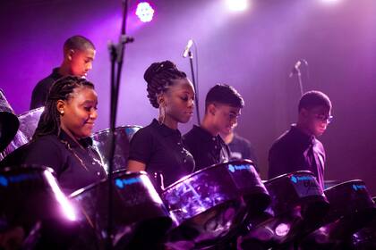 La orquesta Exodus de Trinidad y Tobago, conformada por Steel Drums